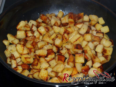 Die gewürfelten Bratkartoffeln sind fertig