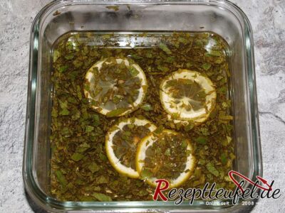 Minzsirup nach 24 Stunden im Kühlschrank