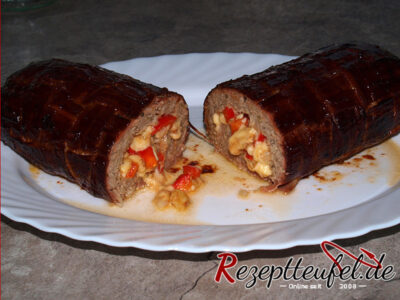 Aufgeschnitten läuft der Saft aus der Bacon Bomb