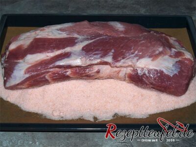 Das Nackenfleisch auf dem Salzbett