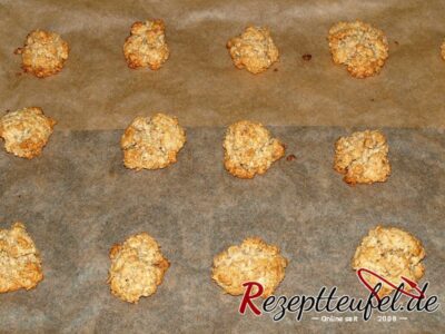 Die Haferflockenplätzchen frisch aus dem Ofen