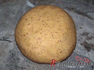 Die Teigzutaten verkneten und den Teig kalt stellen