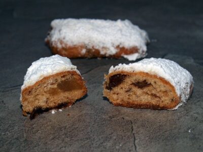 Stollenkonfekt aufgeschnitten