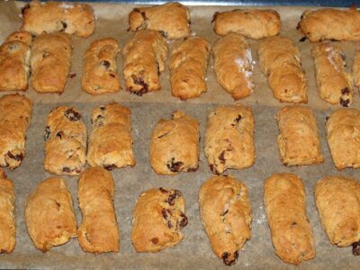 Die gebackenen Stollenstücke