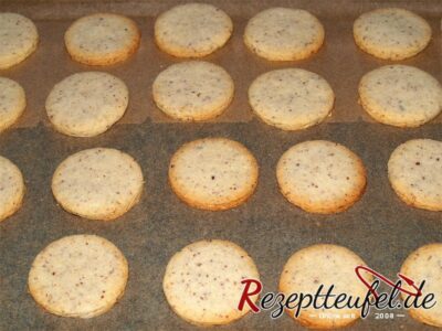 Die gebackenen Taler ohne Verzierung