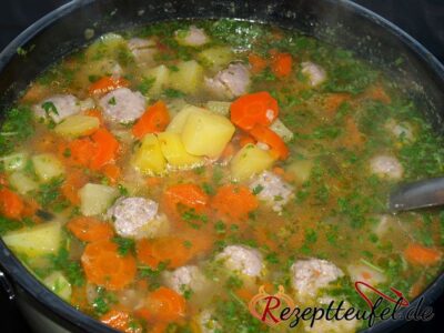 Der fertige Möhreneintopf vor dem Servieren