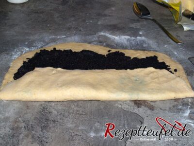 Den Teig 1/3 einschlagen