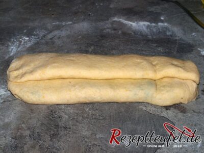 Das zweite Drittel zur Hälfte über das erste Drittel schlagen