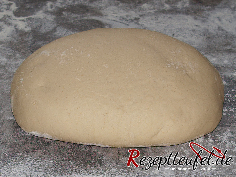 Der Teig für Pizza direkt nach dem Verkneten