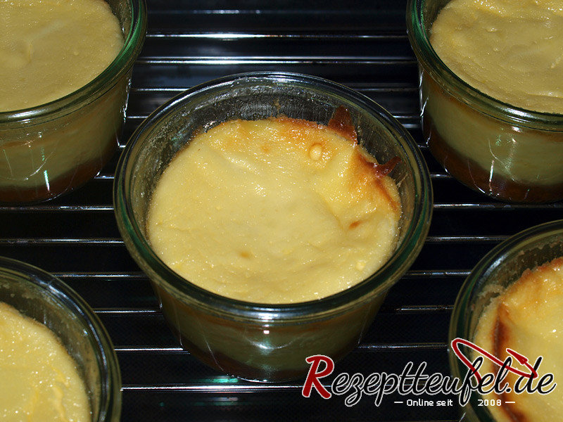 Gebacken und direkt vor dem Verschließen mit einem Deckel