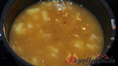 Die süß-saure Soße - fruchtig ist fertig gekocht