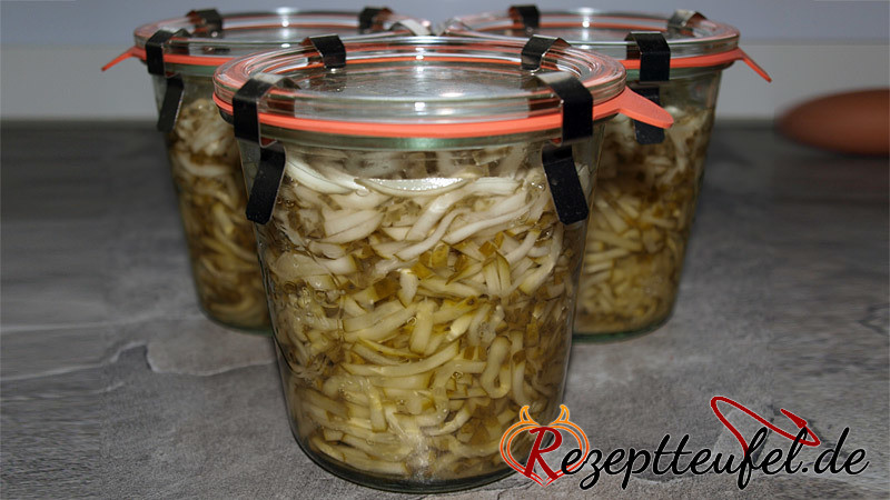 Eingemachte Gurkenstifte (Wurstsalatgurken)