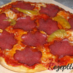 Herzhafte Salamipizza