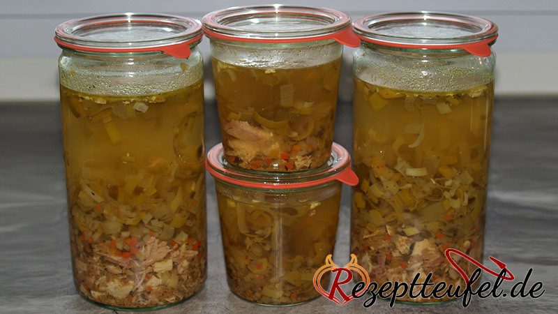 Scharfe Hühnersuppe mit Einlage (eingekocht)