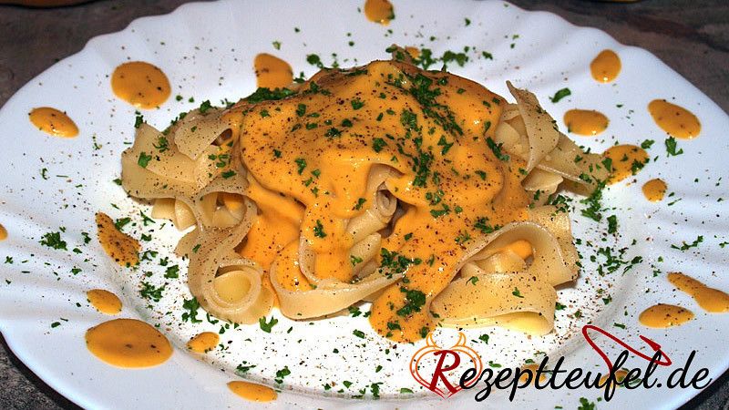 Cremige Butternut-Kürbissoße zu Pasta