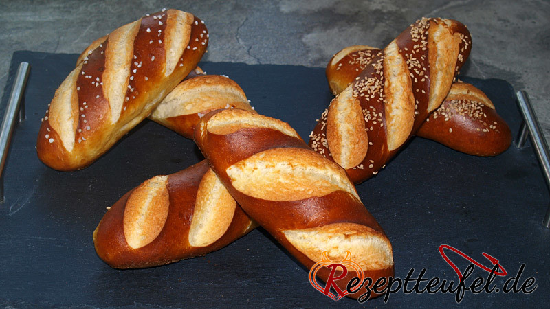 Laugenstangen mit Vorteig (Laugengebäck)