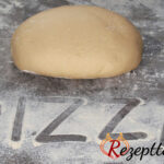 Pizzateig für knusprige Pizzaböden