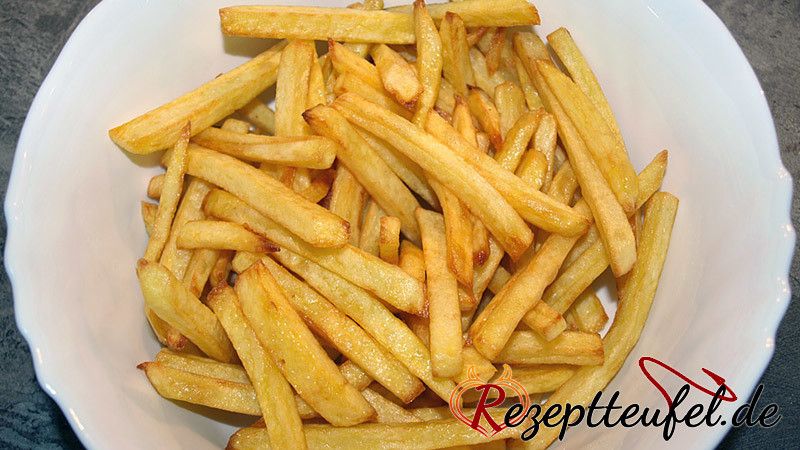 Pommes frites aus der Fritteuse