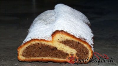 Quark-Nussstollen