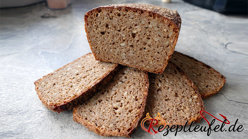 Kerniges Roggenvollkornbrot Kerniges Roggenvollkornbrot