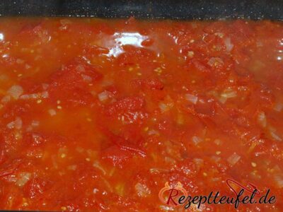 Die Schalen haben sich von den Tomaten gelöst