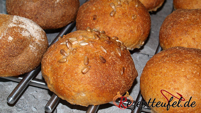 Weizenbrötchen mit Vollkornanteil von 50 %