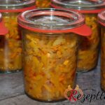 Zucchinirelish mit Knoblauch und Chili