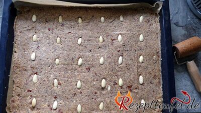 Der vorbereitete Teig mit den Mandeln