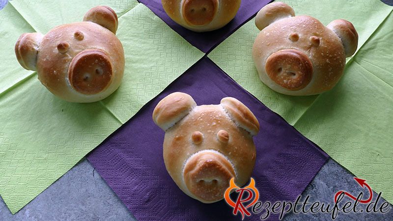 Pikante Glücksschweinchen aus Hefeteig