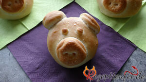 Glückschweinchen aus Hefeteig