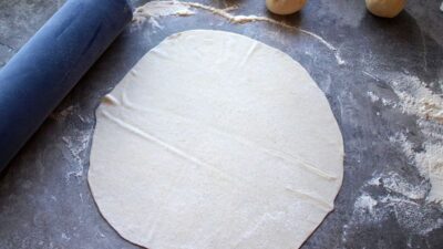 Ausgerollter Teigfladen