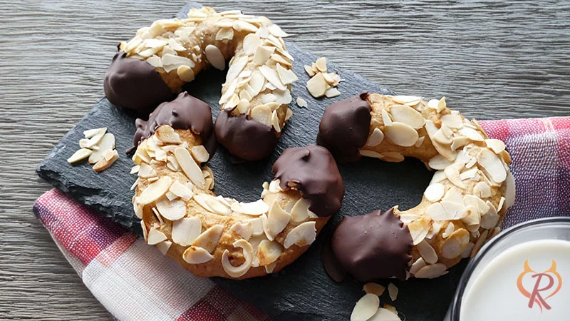 Bild zum Rezept für Mandelhörnchen