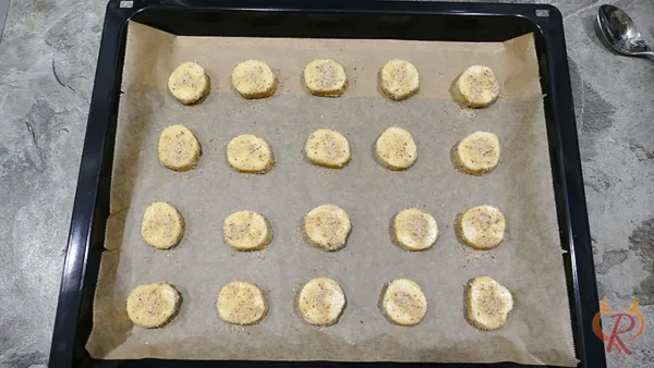 Bild vom Backblech mit den Teigscheiben