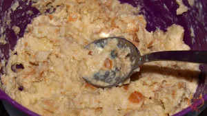 Der Spotzenteig wird abgestochen