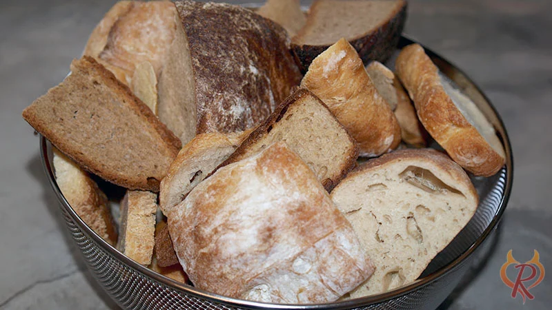 Brotreste werden Paniermehl