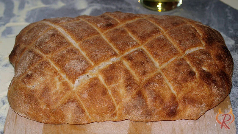 Luftige Fladenbrote mit Lievito Madre frisch aus dem Ofen
