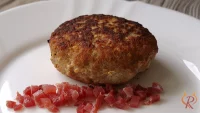 Bild zum Rezept für Frikadellen mit Schinkenwürfel