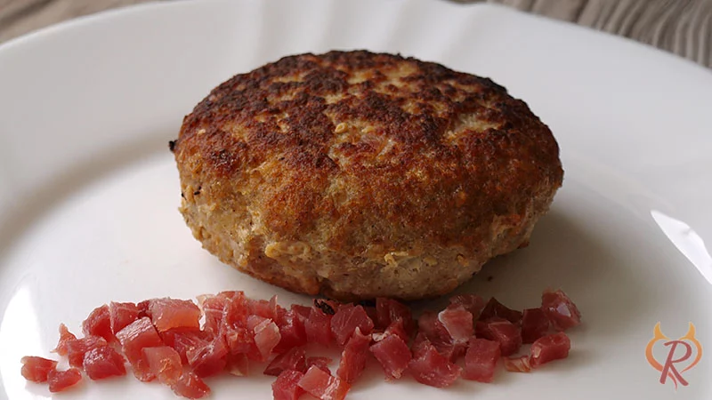 Bild zum Rezept für Frikadellen mit Schinkenwürfel