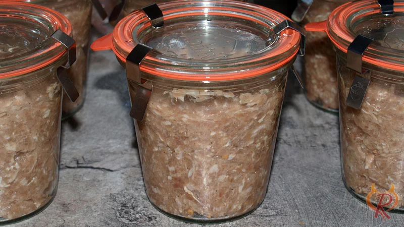 Gläser zu 3/4 der Masse befüllt