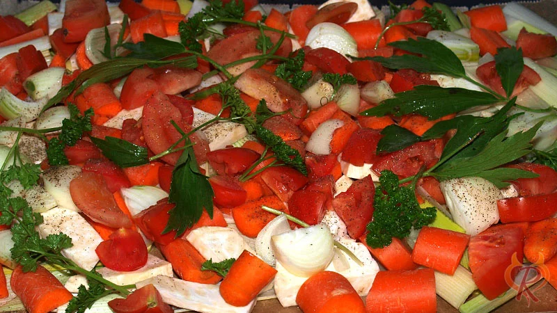 Rohes Gemüse auf dem Backblech