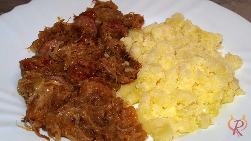 Bild zum Rezept für geschmortes Sauerkraut mit Mettenden