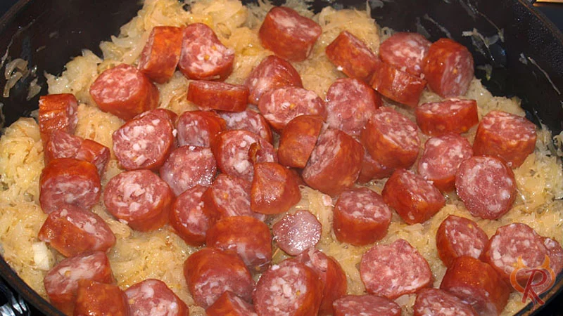 Die Mettenden kommen zu dem Sauerkraut