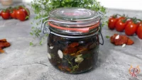 Bild zum Rezept für getrocknete Tomaten in Öl mit Knoblauch und Kräuter