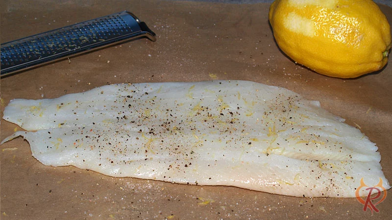 Heilbuttfilet mit Zitronenschale bestreut