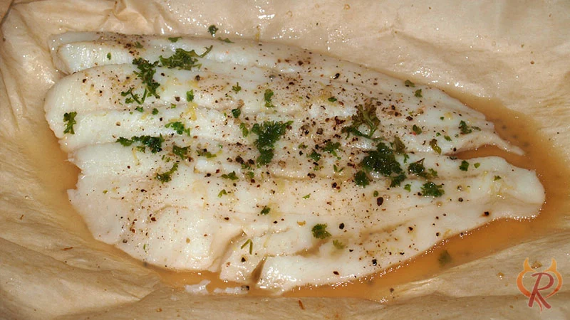 Das fertige Heilbuttfilet im Backpapier