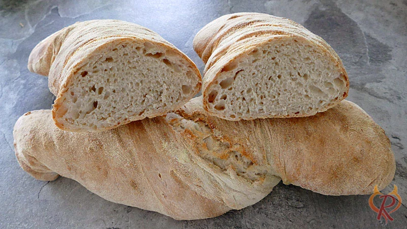 Bild zum Rezept für Helles Wurzelbrot mit Lievito Madre (aufgeschnitten)