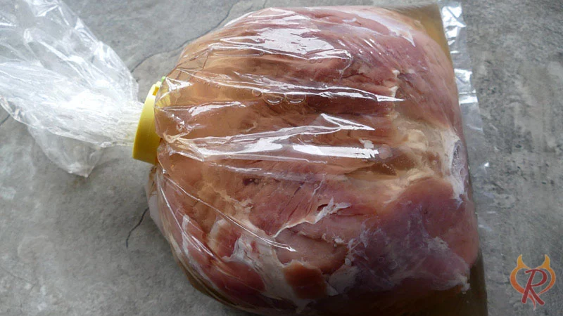 Mit Lake aufgegossenes Fleisch im Gefrierbeutel