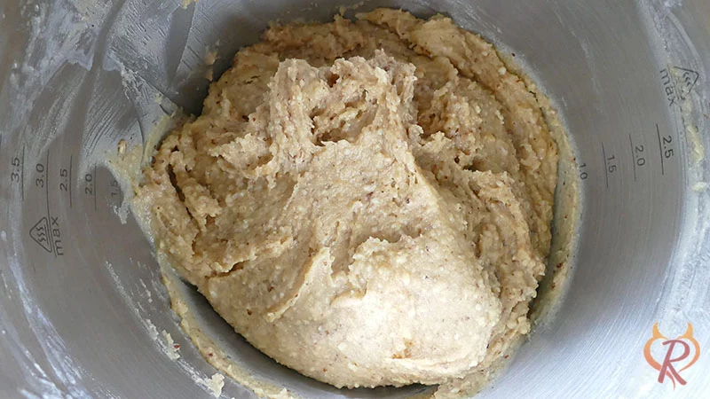 Teig für die Mandelhörnchen