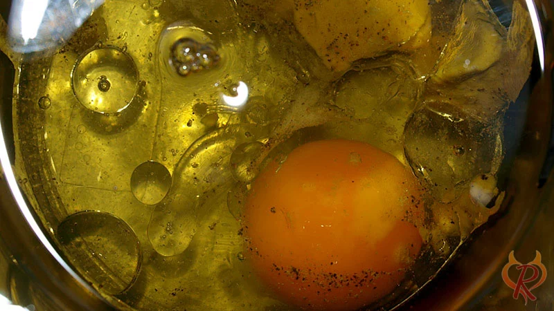 Alle Zutaten für die Mayonnaise im Rührgefäß