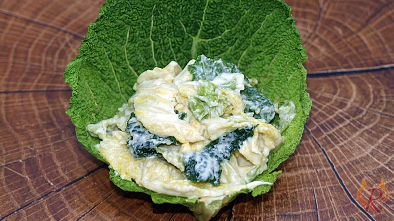 Bild zum Rezept für Rahmwirsing im getrockneten Wirsingblatt angerichtet